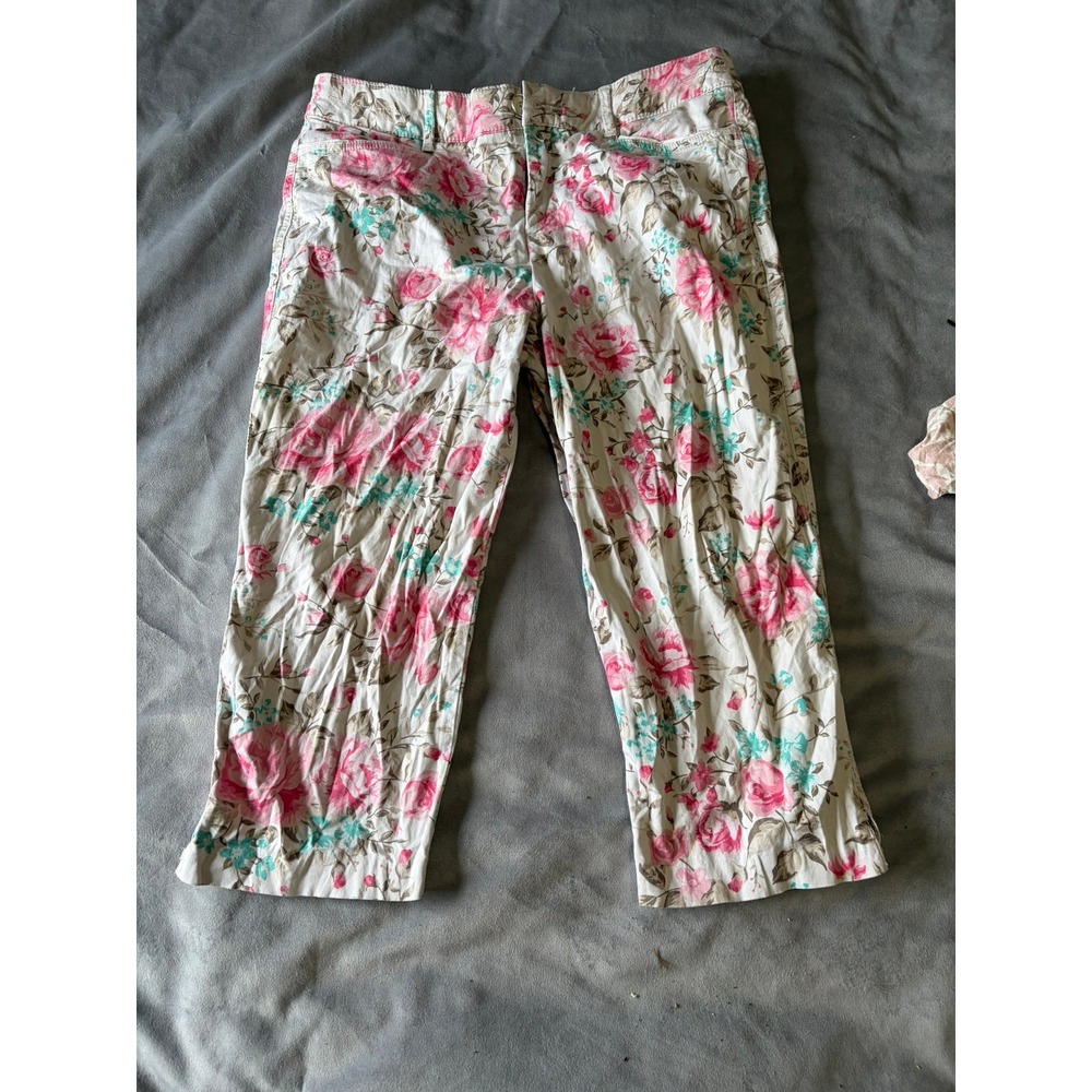 Floral Print Capri Pants Pink Rose White Cropped Trousers Mid Rise Tapered Leg